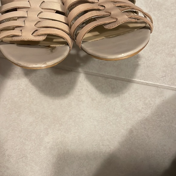 Well loved Fergie Heels. Sz. 8.5 - Picture 4 of 6